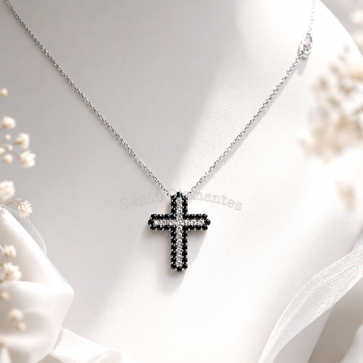 Colar com cruz